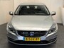 Volvo V60 2.4 D6 AWD PLUG-IN HYBRID SUMMUM LEDER NAVIGATIE CRUISE CONTROL BLUETOOTH TELEFOON RIJSTROOKSENSOREN DODEHOEKSENSOREN TREKHAAK ZEER MOOI !!