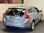 Volvo V60 2.4 D6 AWD PLUG-IN HYBRID SUMMUM LEDER NAVIGATIE CRUISE CONTROL BLUETOOTH TELEFOON RIJSTROOKSENSOREN DODEHOEKSENSOREN TREKHAAK ZEER MOOI !!