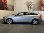 Volvo V60 2.4 D6 AWD PLUG-IN HYBRID SUMMUM LEDER NAVIGATIE CRUISE CONTROL BLUETOOTH TELEFOON RIJSTROOKSENSOREN DODEHOEKSENSOREN TREKHAAK ZEER MOOI !!