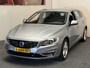 Volvo V60 2.4 D6 AWD PLUG-IN HYBRID SUMMUM LEDER NAVIGATIE CRUISE CONTROL BLUETOOTH TELEFOON RIJSTROOKSENSOREN DODEHOEKSENSOREN TREKHAAK ZEER MOOI !!