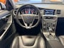 Volvo V60 2.4 D6 AWD PLUG-IN HYBRID SUMMUM LEDER NAVIGATIE CRUISE CONTROL BLUETOOTH TELEFOON RIJSTROOKSENSOREN DODEHOEKSENSOREN TREKHAAK ZEER MOOI !!