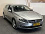 Volvo V60 2.4 D6 AWD PLUG-IN HYBRID SUMMUM LEDER NAVIGATIE CRUISE CONTROL BLUETOOTH TELEFOON RIJSTROOKSENSOREN DODEHOEKSENSOREN TREKHAAK ZEER MOOI !!