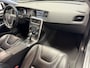 Volvo V60 2.4 D6 AWD PLUG-IN HYBRID SUMMUM LEDER NAVIGATIE CRUISE CONTROL BLUETOOTH TELEFOON RIJSTROOKSENSOREN DODEHOEKSENSOREN TREKHAAK ZEER MOOI !!