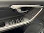 Volvo V60 2.4 D6 AWD PLUG-IN HYBRID SUMMUM LEDER NAVIGATIE CRUISE CONTROL BLUETOOTH TELEFOON RIJSTROOKSENSOREN DODEHOEKSENSOREN TREKHAAK ZEER MOOI !!