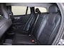 Volvo V60 T6 Recharge AWD Plus Dark - IntelliSafe Assist - Harman/Kardon audio - Adaptieve LED koplampen - Parkeercamera achter - Verwarmde voorstoelen, stuur & achterbank - Parkeersensoren voor & achter - Elektr. bedienb. voorstoelen met geheugen - Extra getint glas - 19' LMV
