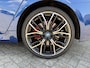 BMW 5-Serie 530e High Executive M Sport Pro Individual kleur Le Mans Blue Head-Up Display Harman-Kardon Stuurwielverwarming Schuif-/Kanteldak 20 Inch Comfortzetels 360 Gr. Camera Vol!