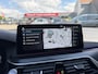 BMW 5-Serie 530e High Executive M Sport Pro Individual kleur Le Mans Blue Head-Up Display Harman-Kardon Stuurwielverwarming Schuif-/Kanteldak 20 Inch Comfortzetels 360 Gr. Camera Vol!