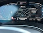 BMW 5-Serie 530e High Executive M Sport Pro Individual kleur Le Mans Blue Head-Up Display Harman-Kardon Stuurwielverwarming Schuif-/Kanteldak 20 Inch Comfortzetels 360 Gr. Camera Vol!