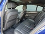 BMW 5-Serie 530e High Executive M Sport Pro Individual kleur Le Mans Blue Head-Up Display Harman-Kardon Stuurwielverwarming Schuif-/Kanteldak 20 Inch Comfortzetels 360 Gr. Camera Vol!