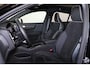 Volvo EC40 Extended Range Plus Black Ed. 82 kWh - Panoramadak - IntelliSafe Assist & Surround - 360º Camera - Verwarmde voorstoelen, stuur & achterbank - Parkeersensoren voor & achter - Elektr. bedienb. bestuurdersstoel met geheugen - Draadloze tel. lader - Warmtepomp - Extra getint glas - 20' LMV