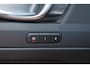 Volvo EC40 Extended Range Plus Black Ed. 82 kWh - Panoramadak - IntelliSafe Assist & Surround - 360º Camera - Verwarmde voorstoelen, stuur & achterbank - Parkeersensoren voor & achter - Elektr. bedienb. bestuurdersstoel met geheugen - Draadloze tel. lader - Warmtepomp - Extra getint glas - 20' LMV