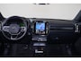 Volvo EC40 Extended Range Plus Black Ed. 82 kWh - Panoramadak - IntelliSafe Assist & Surround - 360º Camera - Verwarmde voorstoelen, stuur & achterbank - Parkeersensoren voor & achter - Elektr. bedienb. bestuurdersstoel met geheugen - Draadloze tel. lader - Warmtepomp - Extra getint glas - 20' LMV