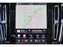 Volvo EC40 Extended Range Plus Black Ed. 82 kWh - Panoramadak - IntelliSafe Assist & Surround - 360º Camera - Verwarmde voorstoelen, stuur & achterbank - Parkeersensoren voor & achter - Elektr. bedienb. bestuurdersstoel met geheugen - Draadloze tel. lader - Warmtepomp - Extra getint glas - 20' LMV