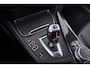 BMW 3-Serie Touring 318i High Executive (NAVIGATIE, TREKHAAK, STOELVERWARMING, DEALER ONDERHOUDEN, LEDER, LED)
