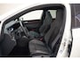 Volkswagen Golf 1.5 TSI R-Line Aut. [ Panoramadak Adapt.cruise Stoelverwarming ]
