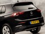 Volkswagen Golf 1.5 TSI Sport (4 CILINDER, APPLE CARPLAY, GROOT NAVI, STUUR/STOELVERWARMING, KEYLESS, GETINT GLAS, SPORTSTOELEN, PARKEERSENSOREN, SFEERVERLICHTING, NIEUWSTAAT)
