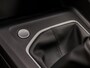 Volkswagen Golf 1.5 TSI Sport (4 CILINDER, APPLE CARPLAY, GROOT NAVI, STUUR/STOELVERWARMING, KEYLESS, GETINT GLAS, SPORTSTOELEN, PARKEERSENSOREN, SFEERVERLICHTING, NIEUWSTAAT)