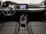 Volkswagen Golf 1.5 TSI Sport (4 CILINDER, APPLE CARPLAY, GROOT NAVI, STUUR/STOELVERWARMING, KEYLESS, GETINT GLAS, SPORTSTOELEN, PARKEERSENSOREN, SFEERVERLICHTING, NIEUWSTAAT)