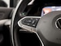 Volkswagen Golf 1.5 TSI Sport (4 CILINDER, APPLE CARPLAY, GROOT NAVI, STUUR/STOELVERWARMING, KEYLESS, GETINT GLAS, SPORTSTOELEN, PARKEERSENSOREN, SFEERVERLICHTING, NIEUWSTAAT)