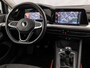 Volkswagen Golf 1.5 TSI Sport (4 CILINDER, APPLE CARPLAY, GROOT NAVI, STUUR/STOELVERWARMING, KEYLESS, GETINT GLAS, SPORTSTOELEN, PARKEERSENSOREN, SFEERVERLICHTING, NIEUWSTAAT)