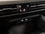 Volkswagen Golf 1.5 TSI Sport (4 CILINDER, APPLE CARPLAY, GROOT NAVI, STUUR/STOELVERWARMING, KEYLESS, GETINT GLAS, SPORTSTOELEN, PARKEERSENSOREN, SFEERVERLICHTING, NIEUWSTAAT)