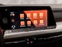 Volkswagen Golf 1.5 TSI Sport (4 CILINDER, APPLE CARPLAY, GROOT NAVI, STUUR/STOELVERWARMING, KEYLESS, GETINT GLAS, SPORTSTOELEN, PARKEERSENSOREN, SFEERVERLICHTING, NIEUWSTAAT)