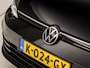 Volkswagen Golf 1.5 TSI Sport (4 CILINDER, APPLE CARPLAY, GROOT NAVI, STUUR/STOELVERWARMING, KEYLESS, GETINT GLAS, SPORTSTOELEN, PARKEERSENSOREN, SFEERVERLICHTING, NIEUWSTAAT)