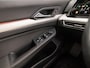 Volkswagen Golf 1.5 TSI Sport (4 CILINDER, APPLE CARPLAY, GROOT NAVI, STUUR/STOELVERWARMING, KEYLESS, GETINT GLAS, SPORTSTOELEN, PARKEERSENSOREN, SFEERVERLICHTING, NIEUWSTAAT)