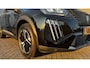 Peugeot e-2008 54KWH 156PK ALLURE AVANTAGE AUTOMAAT NAVI / LEDER / CLIMA / LED / PDC / 17" LMV / KEYLESS / CAMERA / CRUISECONTROL / 1E EIGENAAR / NIEUWSTAAT !!