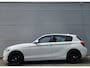 BMW 1-Serie 114i EDE 07-2014 Alpinweiss III 18inch M wielen!!