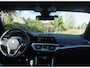 BMW 3-Serie Touring 318i Business Edition | Black Optic | Apple Carplay | Sfeerverlichting | Parkeersensoren | NL-Auto |
