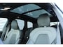 Volvo XC60 T6 AutomaatPlug-in hybrid AWD Plus Black Edition | 22 inch 5-Dubbel Spaaks Glossy Black / Diamond Cut Velgen | Luxe Lederen Bekleding | Extra Getint Glas Achterportieren En Bagageruimte | Grafisch Head-up Display | Elektrisch Glazen Panorama-Dak | Visual Park Assist Met Front "Fisheye" View | Electronic Climate Controle | Verwarmende Voorstoelen + Stuurwiel | Verwarmbare Buitenste Zitplaatsen Tweede Zitrij |