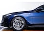 BMW 5-Serie 530e M-sport - Trekhaak - Harman Kardon - Driving Assistant Plus - Parking Assistant - 19 inch - Stuurwielverwarming - Stoelverwarming