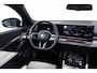 BMW 5-Serie 530e M-sport - Trekhaak - Harman Kardon - Driving Assistant Plus - Parking Assistant - 19 inch - Stuurwielverwarming - Stoelverwarming