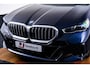 BMW 5-Serie 530e M-sport - Trekhaak - Harman Kardon - Driving Assistant Plus - Parking Assistant - 19 inch - Stuurwielverwarming - Stoelverwarming