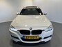 BMW 3-Serie Touring 320i Edition M Sport Shadow Executive | Navigatie | LM Velgen 18" | Voorstoelen/Stuur Verwarmd | Elektrisch Glazen Panoramadak | Achteruitrijcamera | Cruise Control | Airco |
