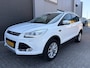 Ford Kuga 1.5i Titanium 6-Bak 120 PK. Prachtige en goed onderhouden auto van de eerste eigenaar !!! Alle keuringen toegestaan !! Absoluut een TOPPER !