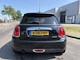MINI Cooper 3-Deurs 1.5i First Born Edition 6-Bak 136 PK. Mooie en goed onderhouden auto van de tweede eigenaar !!! Alle keuringen toegestaan !!