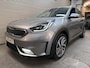 Kia Niro Hybrid 1.6 GDI Hybrid DynamicLine 141pk CarPlay Led Clima Navi Trekhaak Incl 12Mnd Garantie