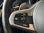 BMW 5-Serie M550i xDrive High Executive HEAD-UP DISPLAY | NIEUWE MOTOR T.W.V €26000 | HARMAN/KARDON | DODEHOEK DETECTIE | CAMERA | LEDER | ELEKT STOELEN | KEYLESS ENTRY/GO | NAVIGATIE | LASER KOPLAMPEN | STUUR/STOEL VERWARMING
