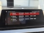 BMW 5-Serie M550i xDrive High Executive HEAD-UP DISPLAY | NIEUWE MOTOR T.W.V €26000 | HARMAN/KARDON | DODEHOEK DETECTIE | CAMERA | LEDER | ELEKT STOELEN | KEYLESS ENTRY/GO | NAVIGATIE | LASER KOPLAMPEN | STUUR/STOEL VERWARMING