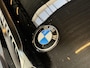 BMW 5-Serie M550i xDrive High Executive HEAD-UP DISPLAY | NIEUWE MOTOR T.W.V €26000 | HARMAN/KARDON | DODEHOEK DETECTIE | CAMERA | LEDER | ELEKT STOELEN | KEYLESS ENTRY/GO | NAVIGATIE | LASER KOPLAMPEN | STUUR/STOEL VERWARMING