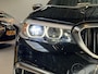 BMW 5-Serie M550i xDrive High Executive HEAD-UP DISPLAY | NIEUWE MOTOR T.W.V €26000 | HARMAN/KARDON | DODEHOEK DETECTIE | CAMERA | LEDER | ELEKT STOELEN | KEYLESS ENTRY/GO | NAVIGATIE | LASER KOPLAMPEN | STOEL VERWARMING |