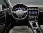 Volkswagen Golf 1.5 TSI Highline [SCHUIFKANTELDAK, APPLE CARPLAY, ANDROID, CAMERA, PDC V+A, ADAPTIVE CRUISE, TREKHAAK, DIGITAL DASH, LED, BLUETOOTH, NAVIGATIE, NIEUWSTAAT]