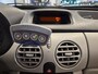 Renault Kangoo Rolstoelauto Automaat - Rolstoel voorin Handbedrijfsrem (HBR) + Segmentgas (SG)