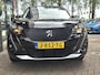 Peugeot e-2008 EV Allure 50 kWh | SOH 88,06% | Navigatie | Apple Carplay | Parkeersensoren + Camera | Cruise Control | Licht metalen velgen