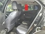 Peugeot e-2008 EV Allure 50 kWh | SOH 88,06% | Navigatie | Apple Carplay | Parkeersensoren + Camera | Cruise Control | Licht metalen velgen