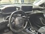 Peugeot e-2008 EV Allure 50 kWh | SOH 88,06% | Navigatie | Apple Carplay | Parkeersensoren + Camera | Cruise Control | Licht metalen velgen