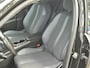 Peugeot e-2008 EV Allure 50 kWh | SOH 88,06% | Navigatie | Apple Carplay | Parkeersensoren + Camera | Cruise Control | Licht metalen velgen