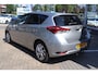Toyota Auris 1.2T DYNAMIC 1E EIG  NL AUTO 1300KG TREKGEWICHT AFN TREKHAAK KEYLESS SENSOREN CRUISE NAVI DAB
